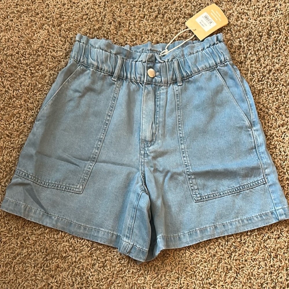 NWT pull on shorts